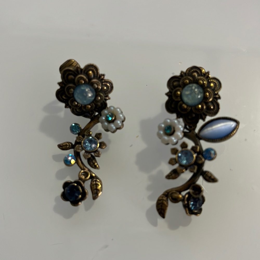 Avon clip on earrings
